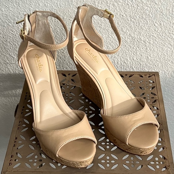 Charles by Charles David Lois Platform Wedge Sandal Beige Size 9 - Picture 9 of 9